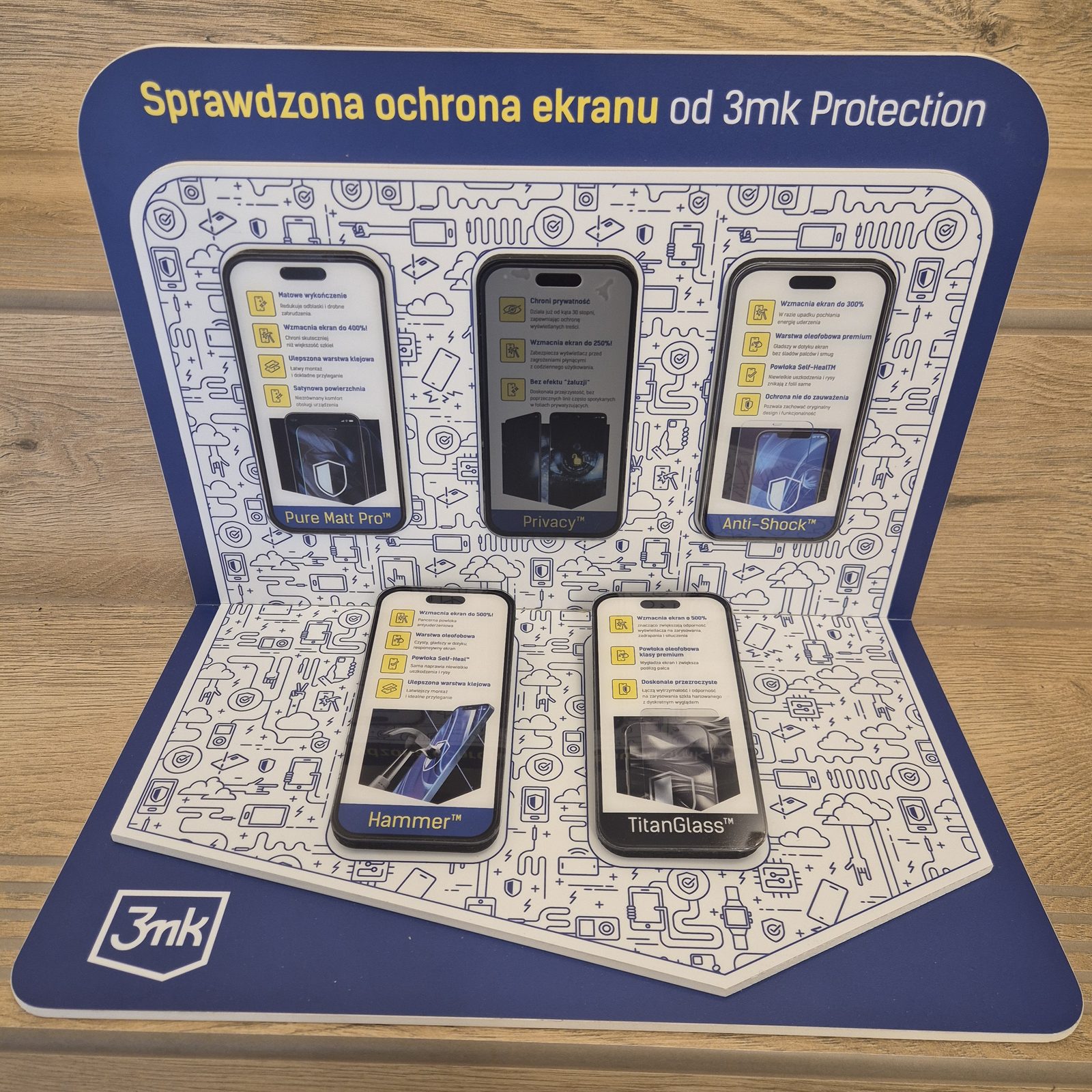 Ekspozytor 3mk z pięcioma liniami ochrony ekranu w salonie TELFOX Siemiatycze: Pure Matt Pro, Privacy, Anti-Shock, Hammer i TitanGlass