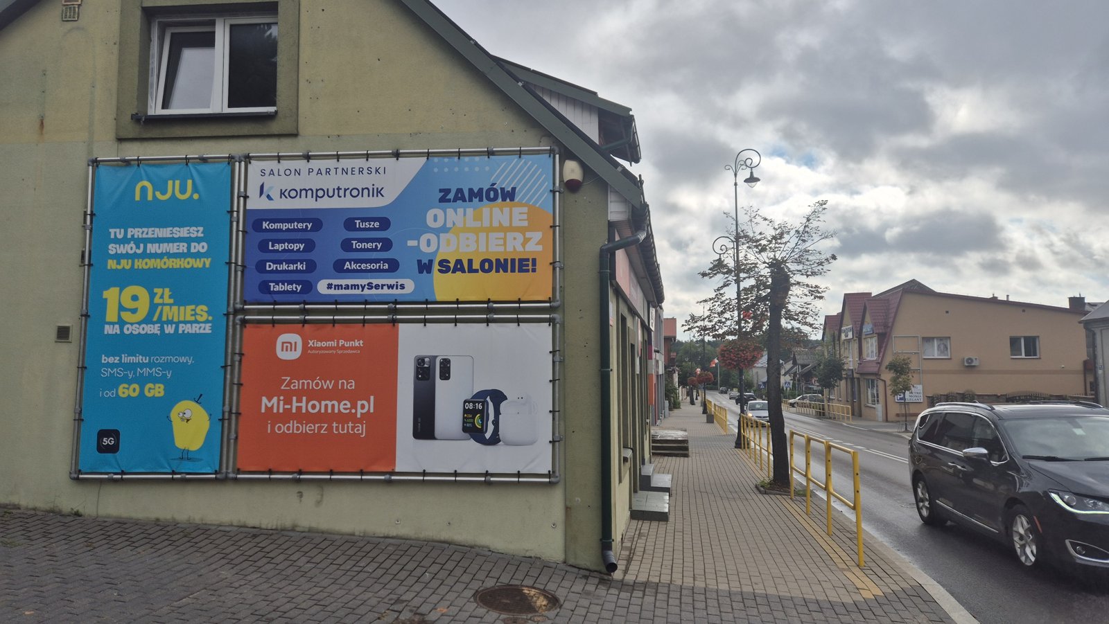 Ściana salonu TELFOX Siemiatycze — banery Salon Partnerski Komputronik (zamów online, odbierz w salonie), nju mobile i Xiaomi Punkt