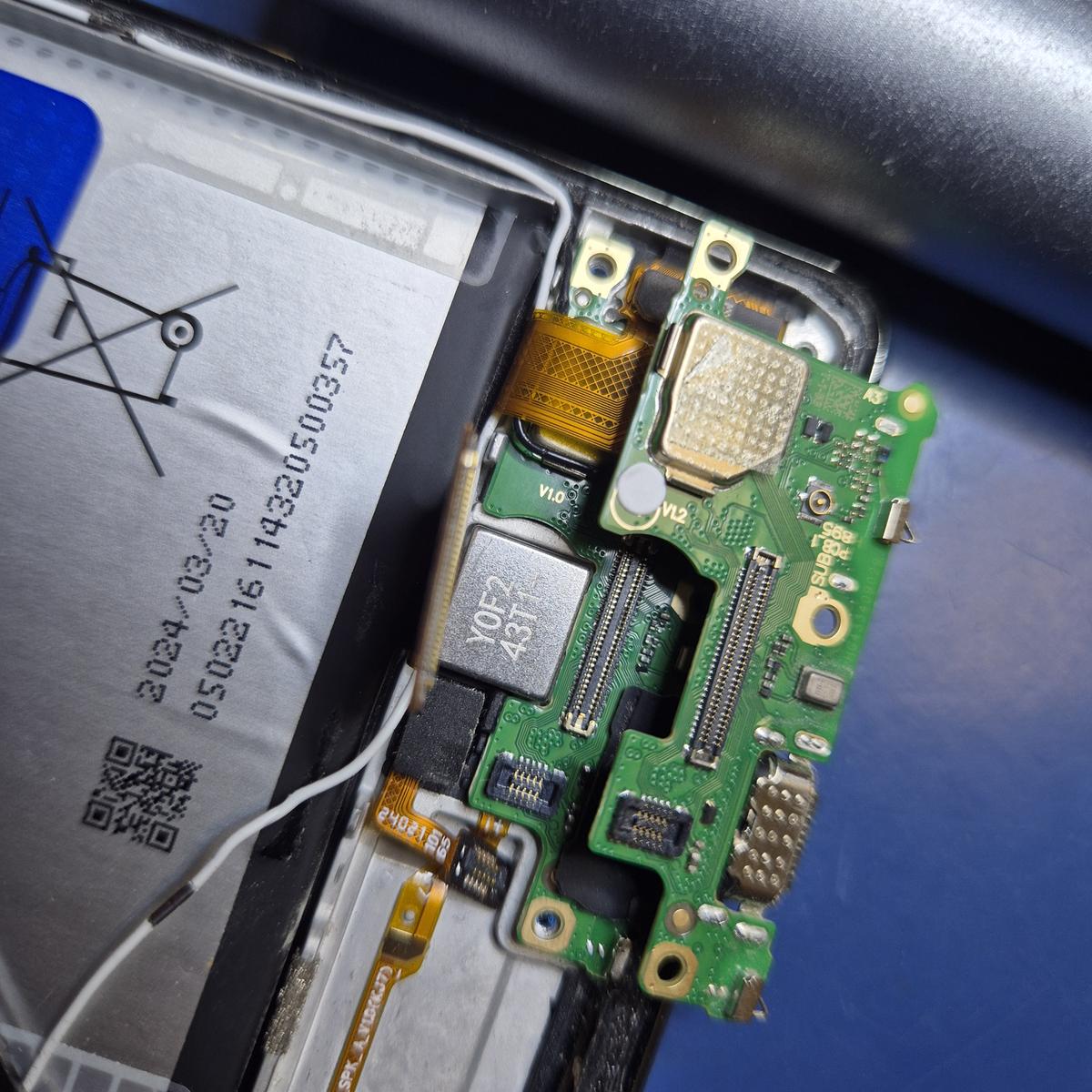 Płytka ładowania Infinix Note 40 Pro z naprawionym gniazdem USB-C, zamontowana z powrotem w telefonie — serwis TELFOX Siemiatycze