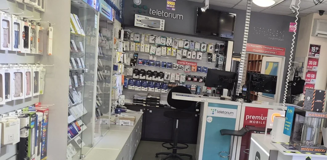Prawdziwy salon TELFOX z etui, ładowarkami i akcesoriami przy Grodzieńskiej 9